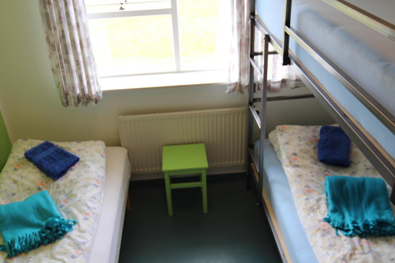 Helgafell Hostel Дьюпівоґюр Екстер'єр фото