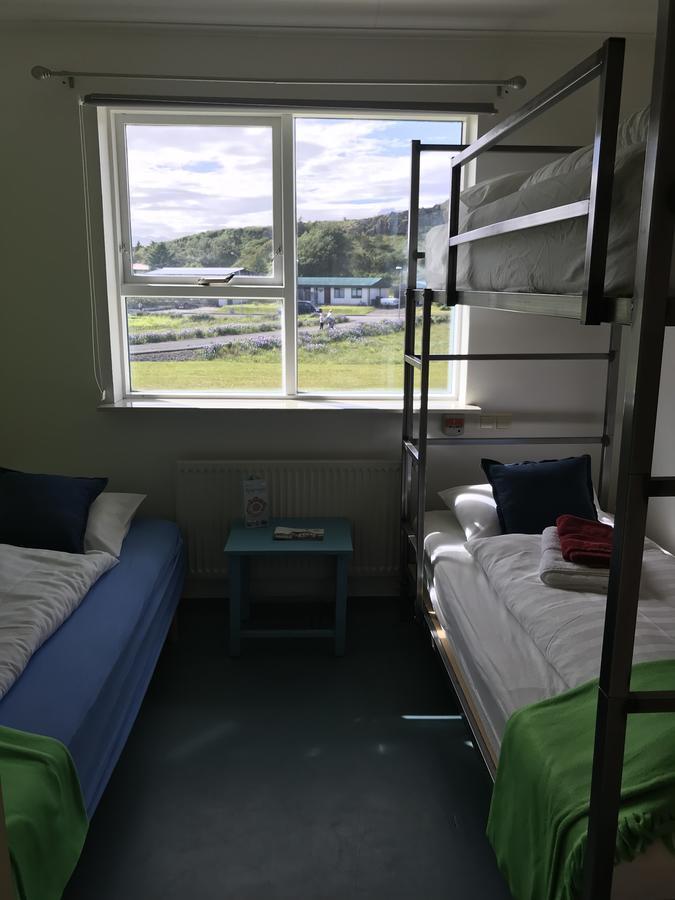 Helgafell Hostel Дьюпівоґюр Екстер'єр фото